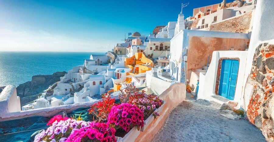 1-Day Boat Trip: Santorini Volcano, Thirassia & Oia Sunset - From your hotel to Athinios port: the flow of the day
