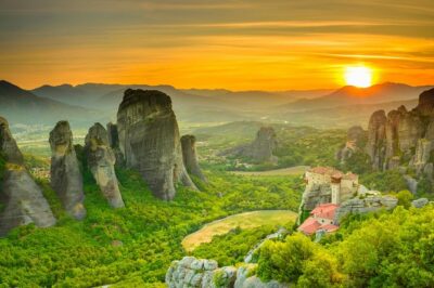2-Day Tour to Delphi & Meteora with Guide and Tickets From Athens