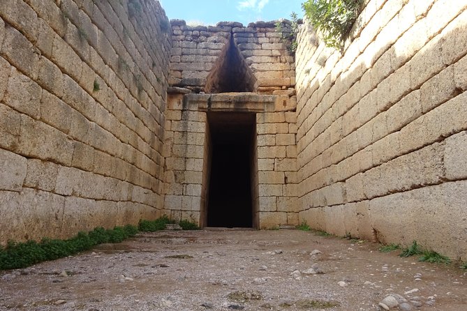 4-Day Classical Greece Tour: Epidaurus, Mycenae, Olympia, Delphi, Meteora - Day 3: Delphi prophecy at Apollo’s Temple and the museum’s wow moments