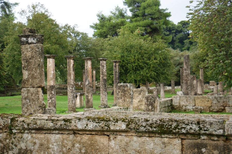 4-Day Tour of Mycenae, Epidaurus, Olympia, Delphi & Meteora - Hotels and Meals: 4-Star Comfort, Half-Board Reality, and the Buffet Pattern