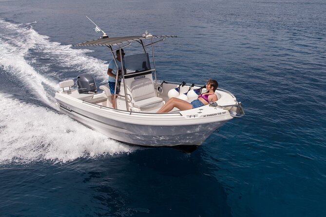 5 Hours Boat Rental in Santorini - The meet-up, the training, and how the boat is set up