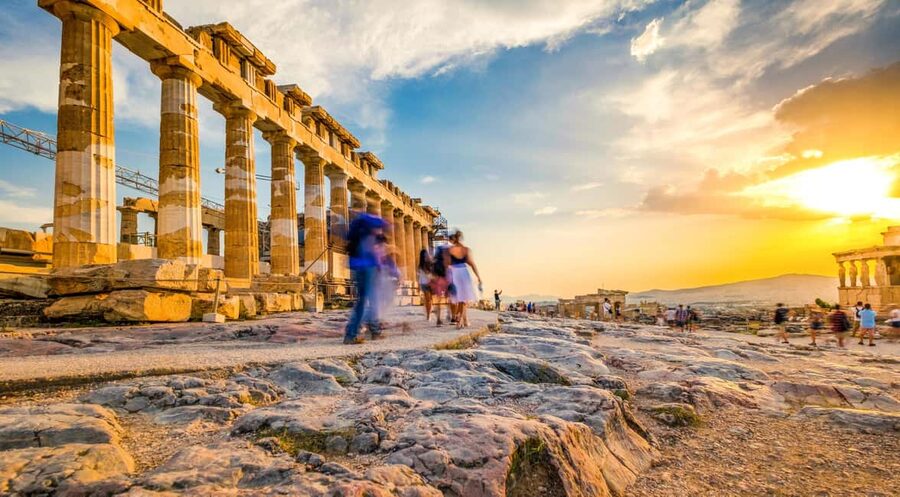 Acropolis and Parthenon: Guided Tour in Italian with Skip-the-Line Ticket - Parthenon photo stop: what to do in about 20 minutes