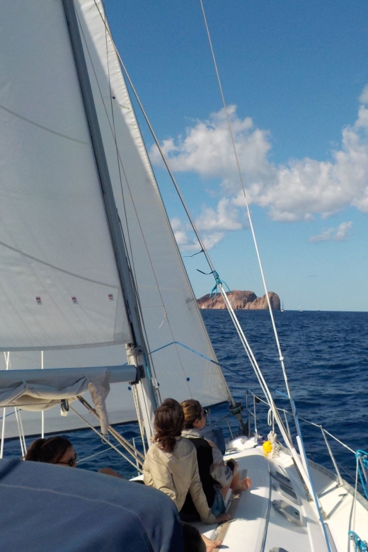 Adamantas: Milos Sightseeing Sailboat Cruise - Meeting at Adamas and what to bring for an easy day