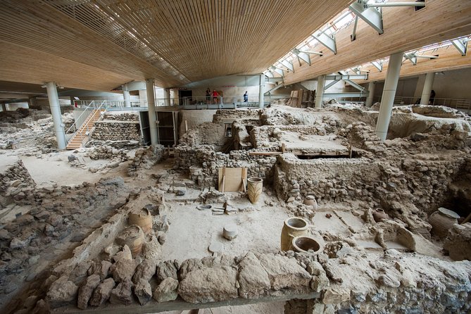 Archaeological Bus Tour To Akrotiri Excavations & Red Beach - Akrotiri excavations: seeing Bronze Age life under volcanic ash