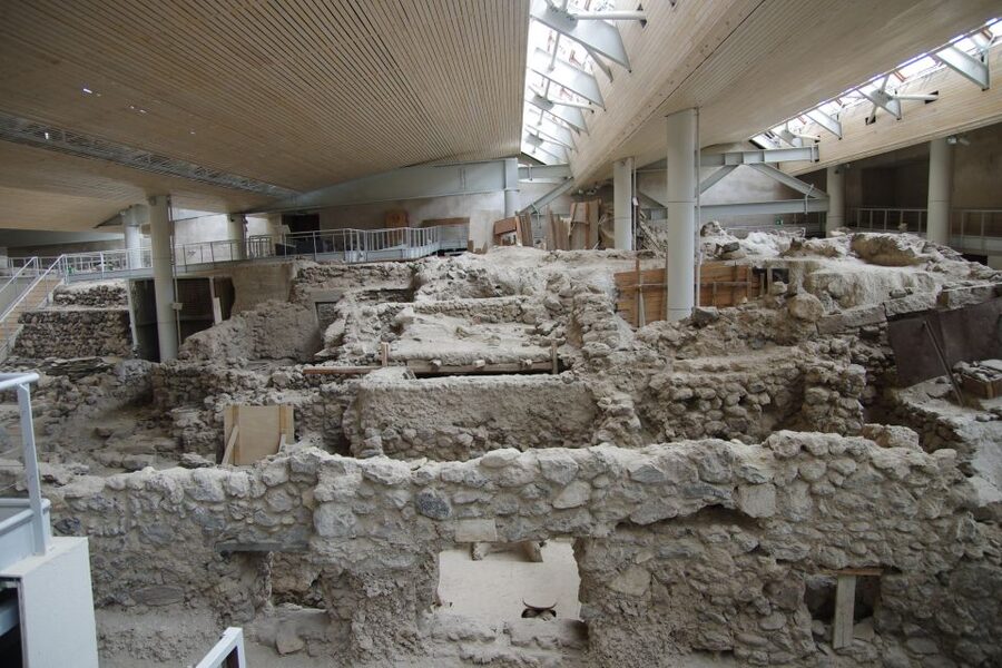 Archaeological Bus Tour To Akrotiri Excavations & Red Beach - Guide and driver: why the day feels smooth (when it works)