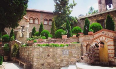 2-Day Meteora Monasteries/Caves Tour and Hotel Stay
