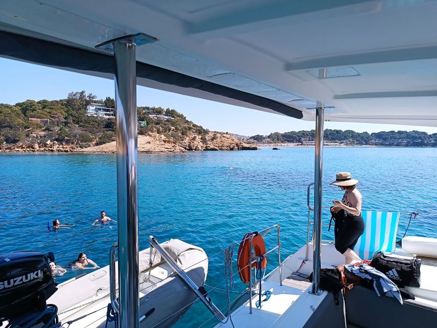Athens: Catamaran Cruise with Fresh Lunch and Wine - The crew and hospitality: why the hosting style matters