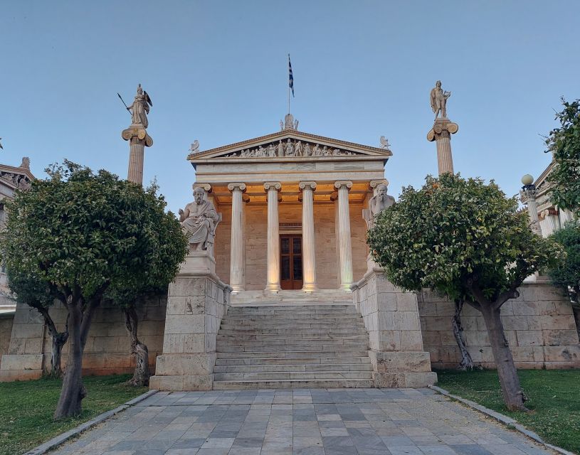 Athens: City Highlights Nighttime Walking Tour in Spanish - Syntagma Square and the Greek Parliament’s Evzones