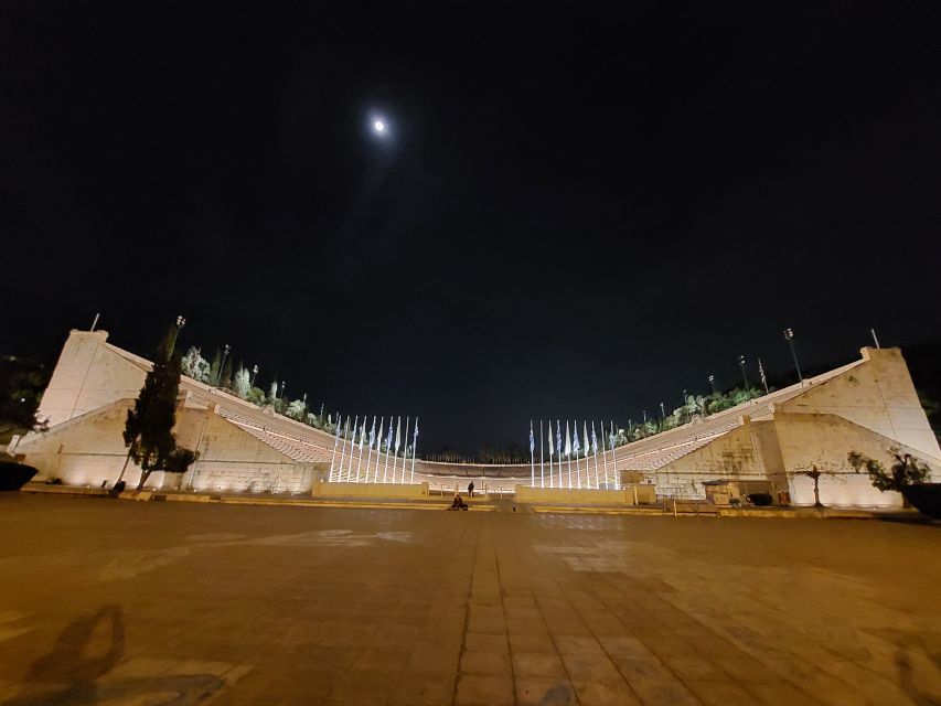 Athens: City Highlights Nighttime Walking Tour in Spanish - Metropolitan Cathedral and the Little Mitropolis for a calmer contrast