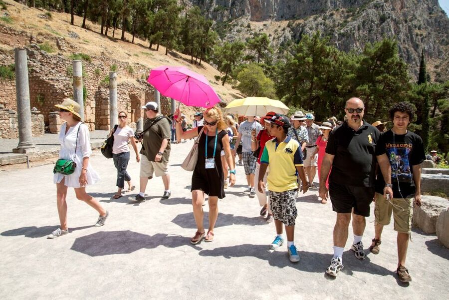 Athens: Delphi and Arachova Day Trip with Guide - Lunch Time at Delphi: Plan For Freedom, Or Choose the Structured Option