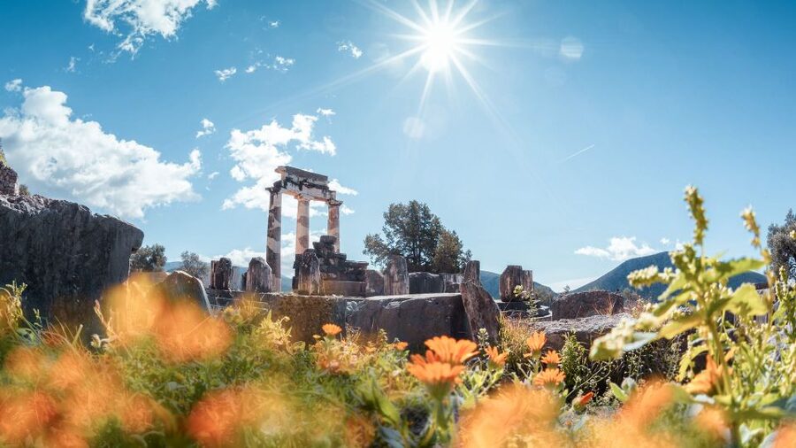 Athens: Delphi, Corycian Cave, and 300 Battlefield Day Trip - A long Athens day trip that actually stays structured