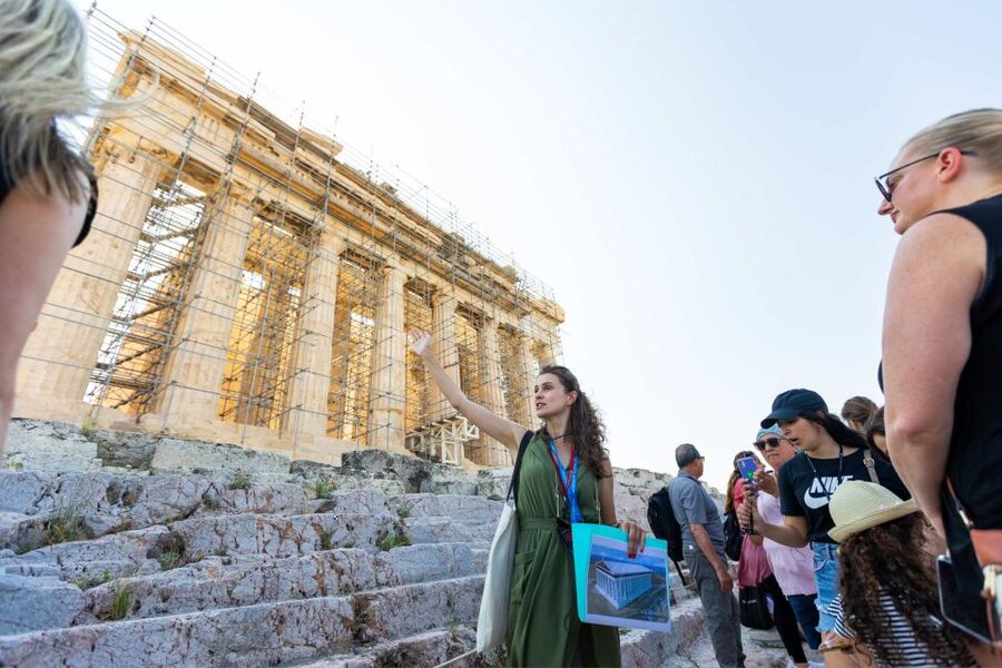 Athens: Early Morning Guided Tour to Acropolis and Museum - Views and the photo break: how to use the free time well
