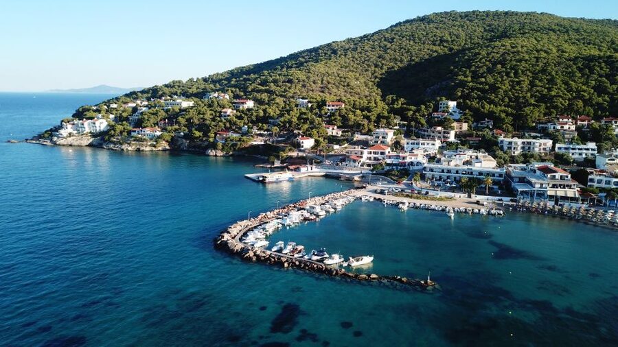 Athens: Full-Day Island Hopping Cruise with Lunch & Transfer - Getting on the boat: transfers, welcome snacks, and an early start