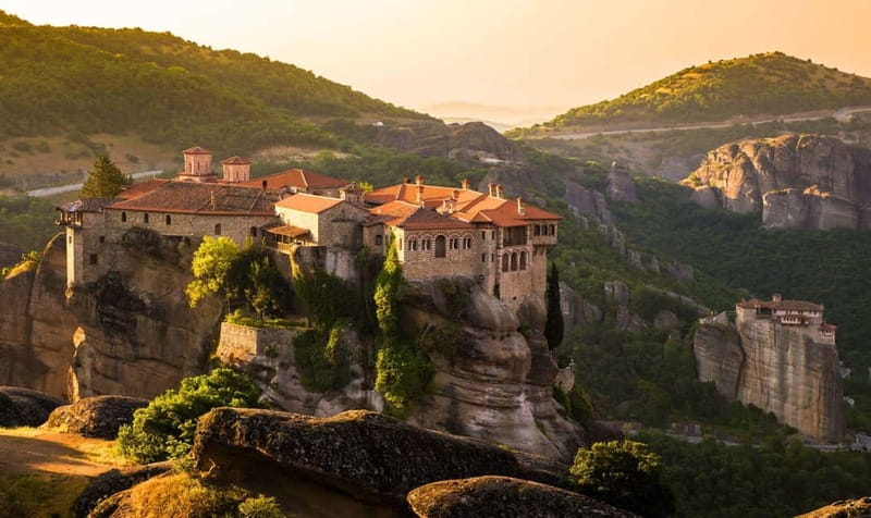 Athens: Full-Day Meteora Tour with Local Guide & Greek Lunch - Meteora monastery circuit: six stops, three interiors