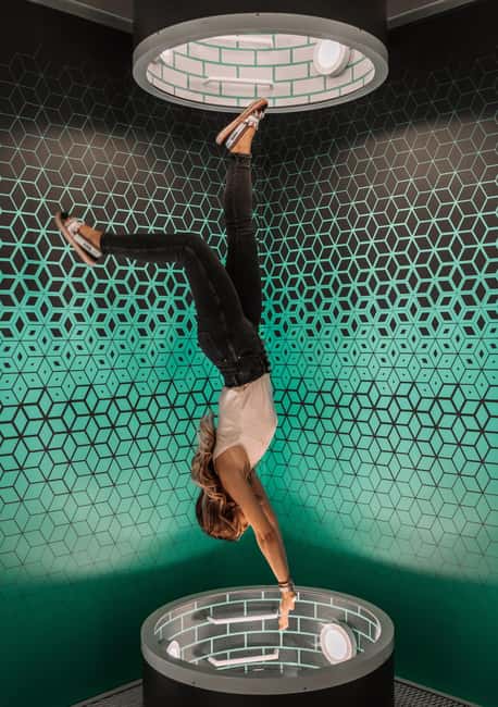 Athens: Museum of Illusions Admission Ticket - The Big Star Rooms: Infinity, Inverted, Chair Illusion, and Holograms