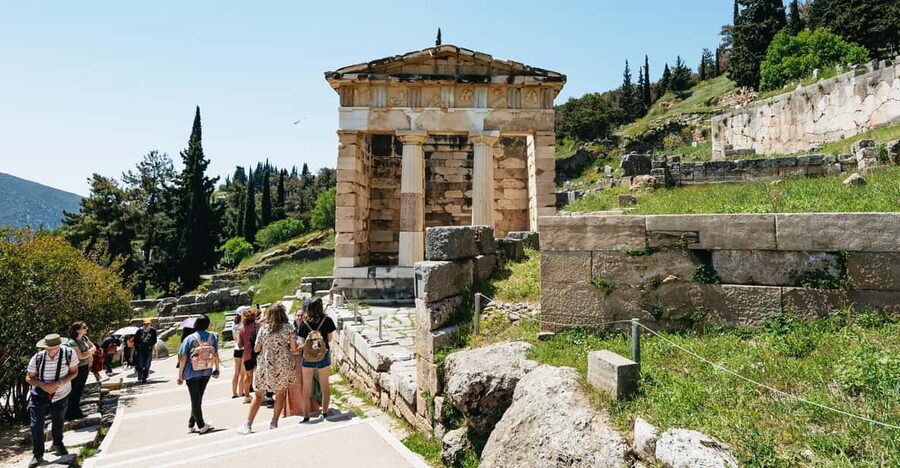 Athens: Mythology of Delphi, Museum and Arachova Guided Tour - What to Pack, and How to Avoid Common Day-Trip Problems