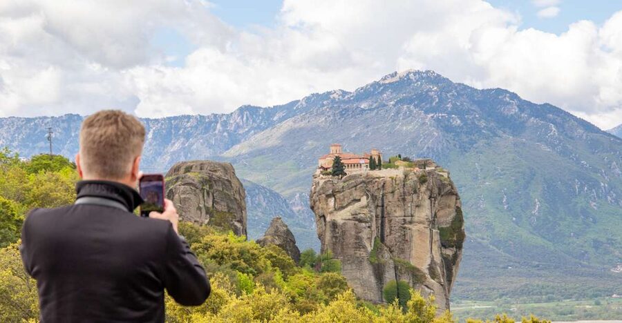 Athens to Meteora: Monasteries & Hidden Caves Bus Tour - Badovas Hermit Caves: The Stop That Changes the Story
