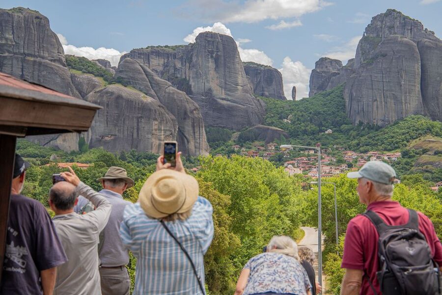 Athens to Meteora: Monasteries & Hidden Caves Bus Tour - Breaks, Lunch Stop, and How to Avoid a Time Crunch