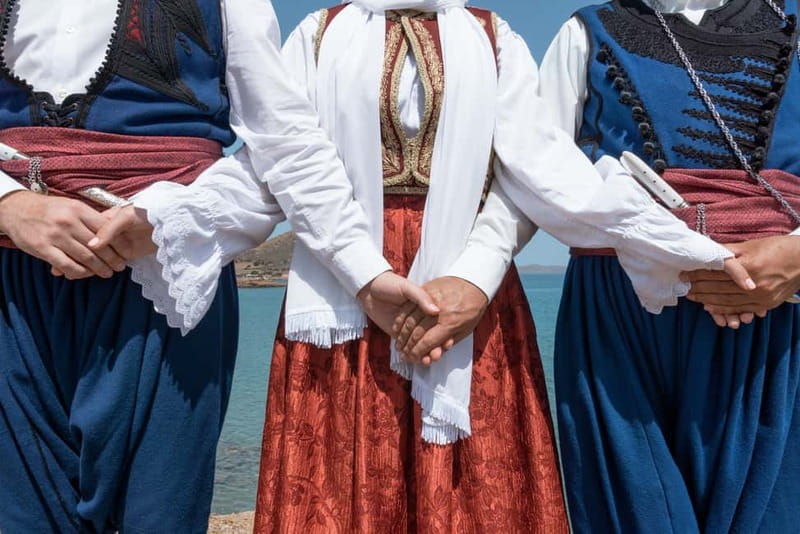 Athens: Traditional Greek Show in Plaka with Dinner - Plaka after dark: what a guided stroll actually gives you