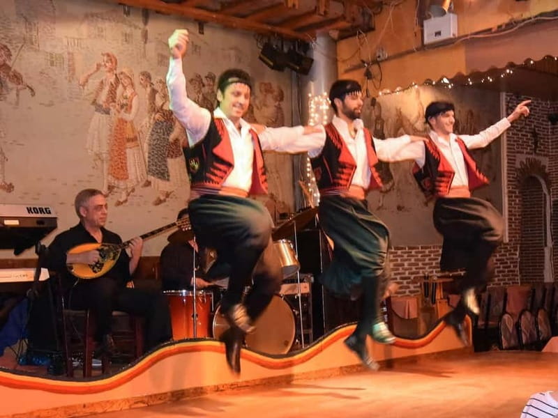 Athens: Traditional Greek Show in Plaka with Dinner - Inside the taverna: dinner that is included, but not always perfect