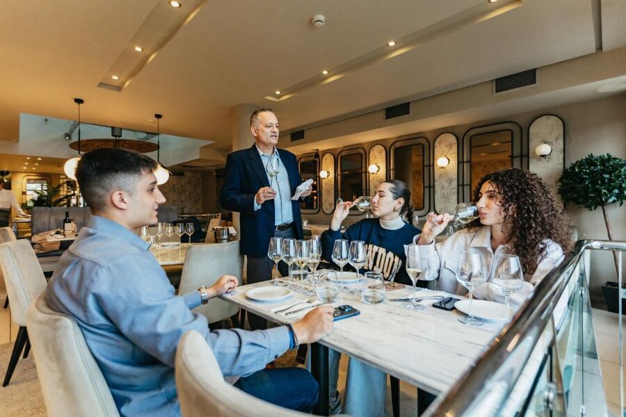 Athens: Wine Tasting with a Sommelier under the Acropolis - Key things to love about this Acropolis wine tasting