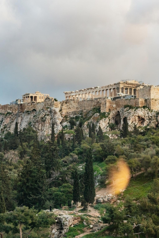 Athens: Wine Tasting with a Sommelier under the Acropolis - The Acropolis and Parthenon view: what to notice during the pours