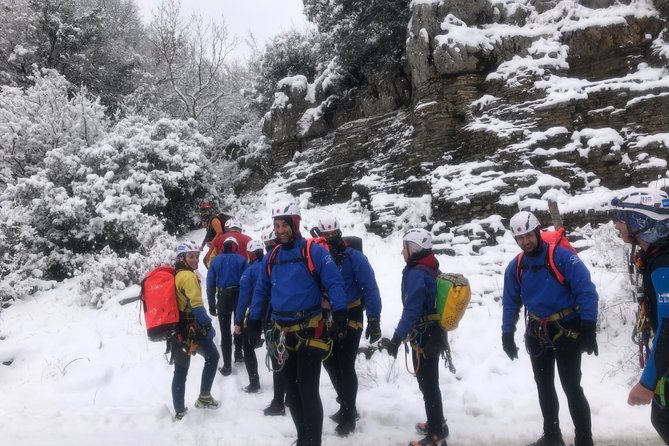 Canyoning trip at Zagori area of Greece - Section A - Safety and guides, what to look for during the rap sections