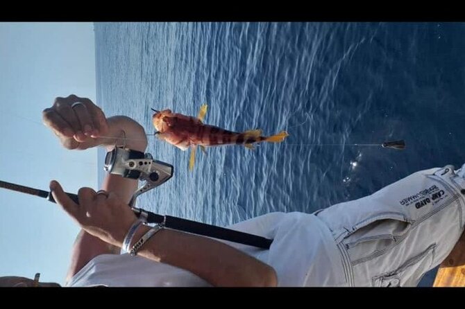 Captain Manolis Fishing with barbecue on the boat - The captain and crew dynamic: friendly help without fuss