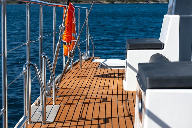 Comfort Max Catamaran Caldera Cruise with BBQ and Drinks - Photogenic sailing between stops: Indian Rock and the Venetian Lighthouse