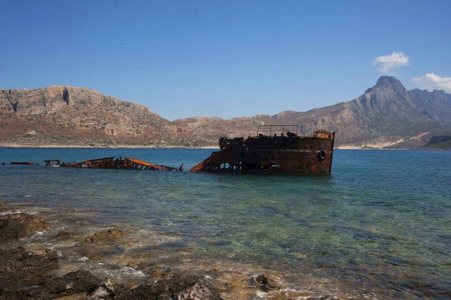 Crete: Balos and Gramvousa Cruise - Cruise warm-up: a sightseeing sail and a big cave moment