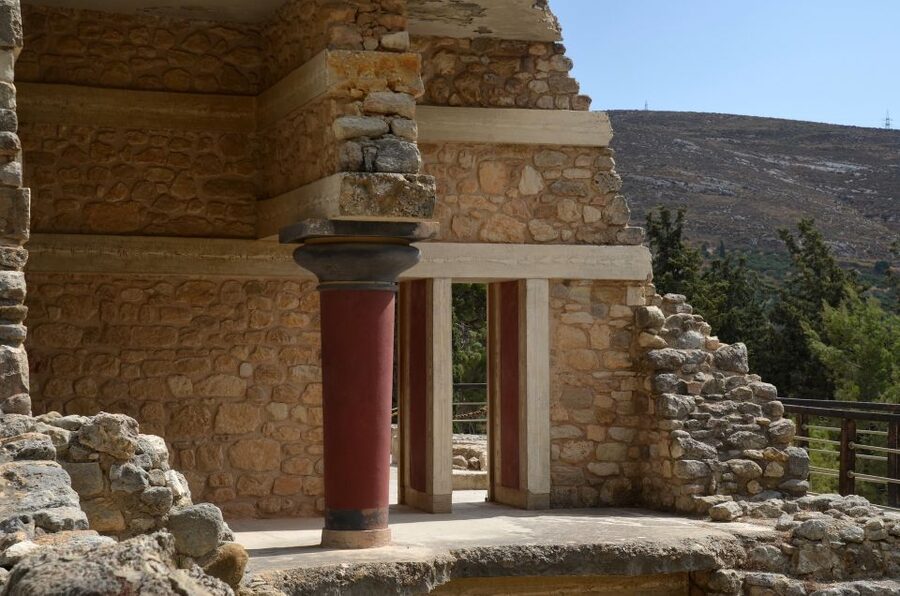 Crete: Knossos Palace & Heraklion Guided Tour - Two Hours at Knossos Palace: Frescoes, Columns, and the Throne Room