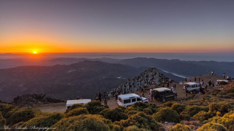 Crete: Land Rover Safari with Sunset Viewing, Dinner, & Wine - The winding ride down: moonlit coastline views and a gentle finish