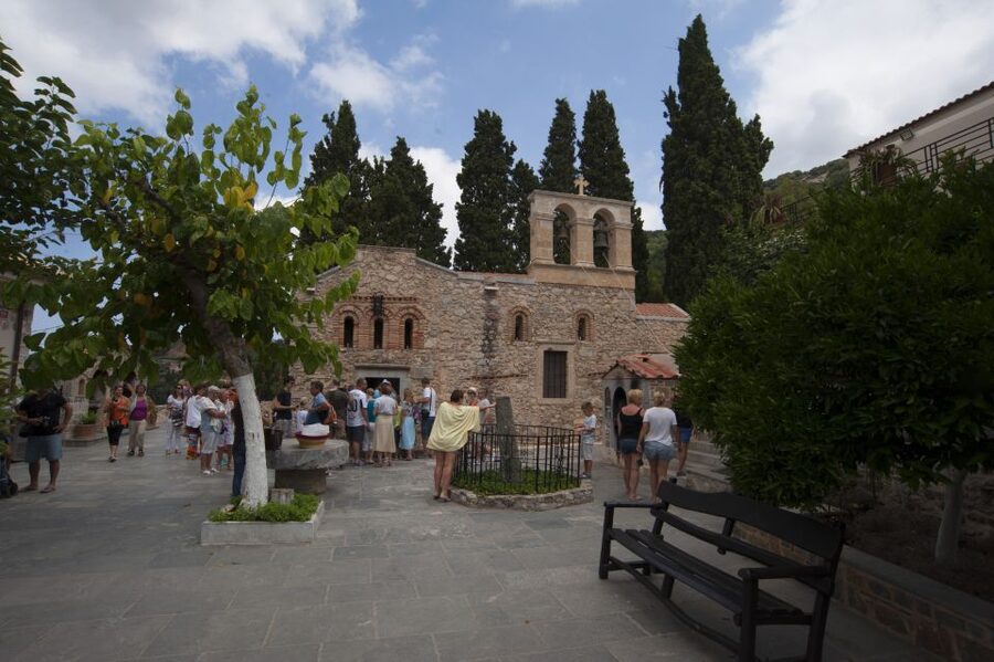 Crete: Lassithi Plateau & Kera Monastery Tour with Ceramics - Getting from Heraklion to the Dikti Mountains, and why timing matters