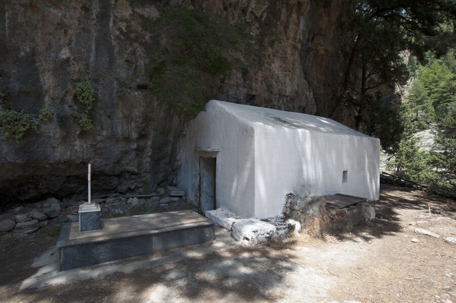 Crete: Samaria Gorge Hike - Following the Taras route: checkpoints, water, and pacing for 6.75 hours