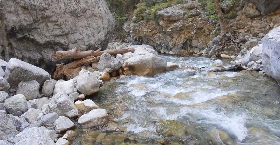 Crete: Samaria Gorge Hiking with transfer and expert Escort - Entering the Omalos Plateau feel: the start of your descent