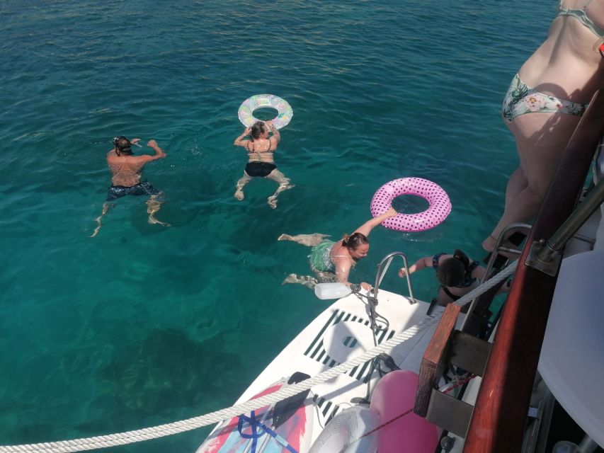 Crete: Snorkeling Boat Trip with Lunch and Transfer - Out on the Aegean Sea: the rhythm of a 3.5 hour cruise