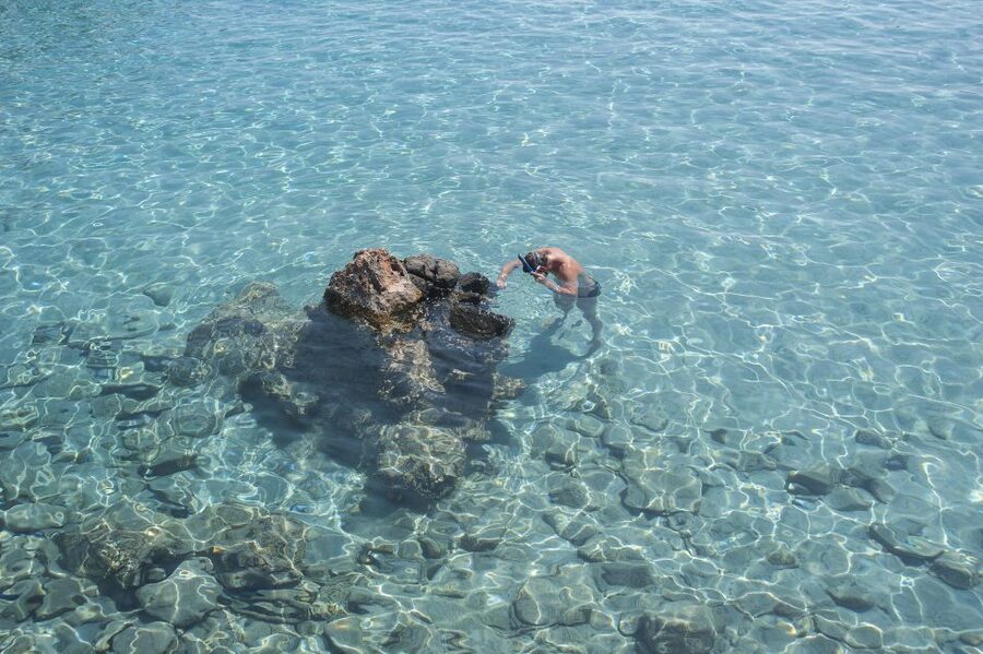 Crete: Spinalonga, Elounda, & Agios Nikolaos Boat Tour & BBQ - Agios Nikolaos, the bottomless Lake of Voulismeni, and a real café stop