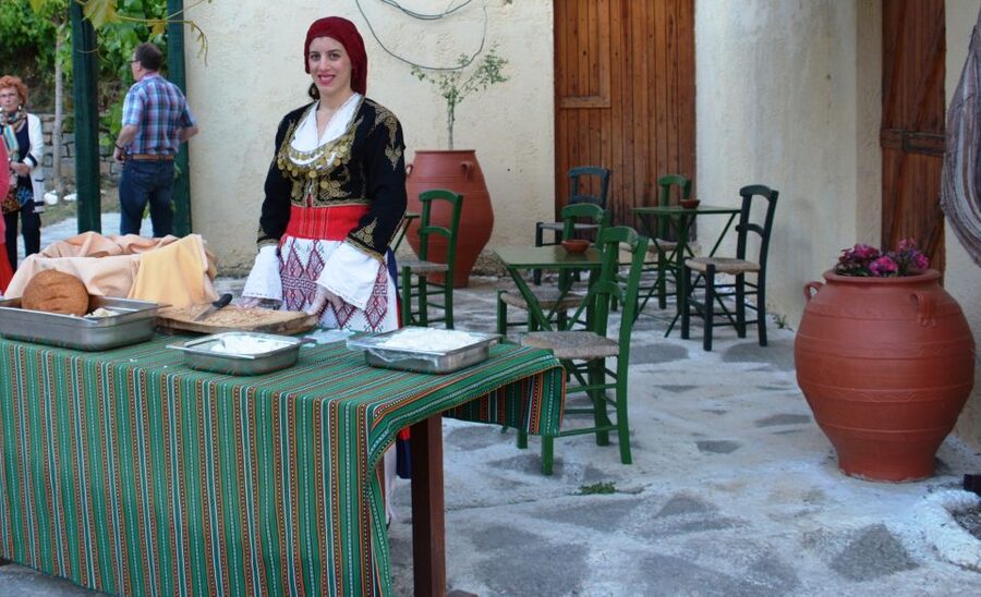 Crete: Traditional Dance Show and Buffet Dinner with Wine - Practical Tips to Make Your Night Better