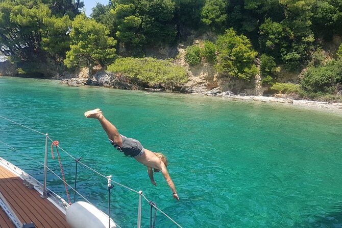 Day sailing Skiathos Skopelos with lunch on Rainbow yacht - Lunch on board: the meal that turns a long day into a full day