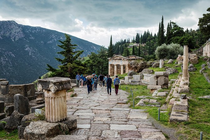 Delphi English Day Trip from Athens with Official Guide - Getting Out of Athens: Pickup Window, Coach Comfort, and Mountain Time