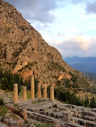 Delphi & Thermopylae Full Day Private Tour from Athens - Lunch in Delphi Village: Views and a Reset