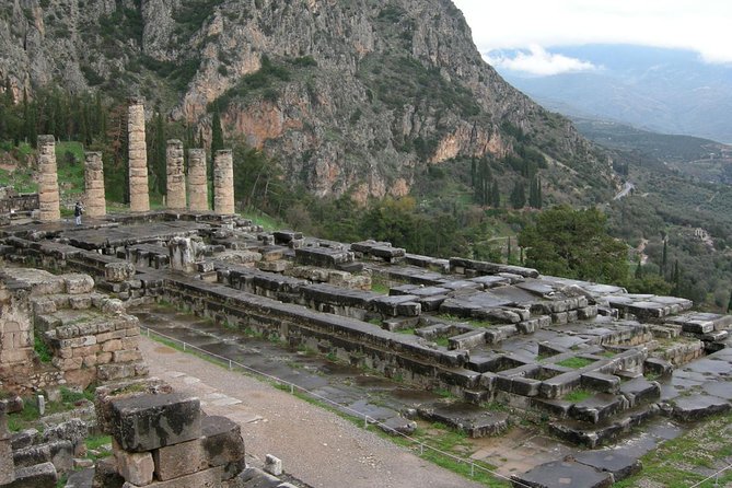 Delphi with Professional English Guide and Transportation - Deluxe A/C transport from Athens to Delphi, with the guide doing the heavy lifting