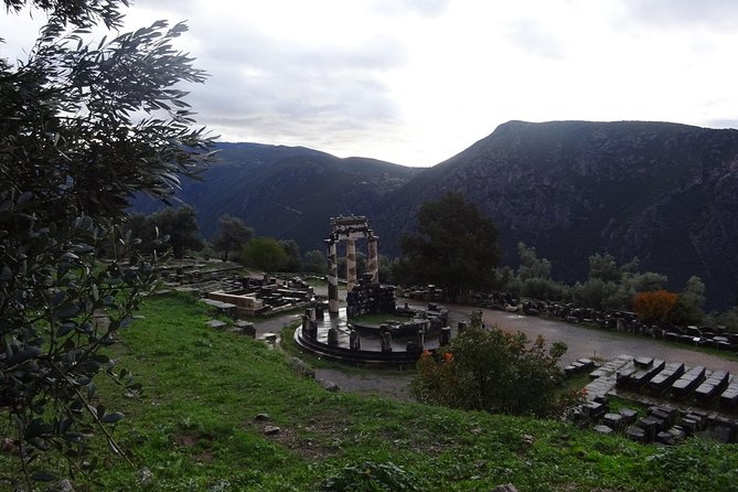 Delphi with Professional English Guide and Transportation - Arachova: a quick village mood, souvenir browsing energy, and a reminder to pack light