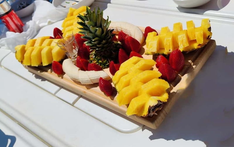 Dia Sailing Cruise With All-inclusive Meal And Drinks - The Small-Boat Reality: Comfort, Crowding, and How to Prepare