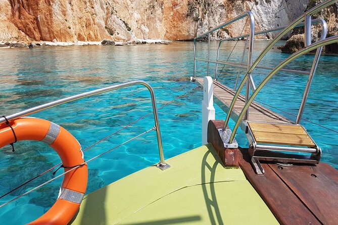 "Dreamy cruise"Daily Cruise from Argostoli harbour with a traditional Greek boat - Lunch, Unlimited Wine, and a Pay Bar for Extra Drinks