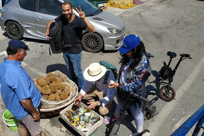 Ecobike tour in historic Heraklion - The first sweep of Heraklion Old Town: orientation on two wheels
