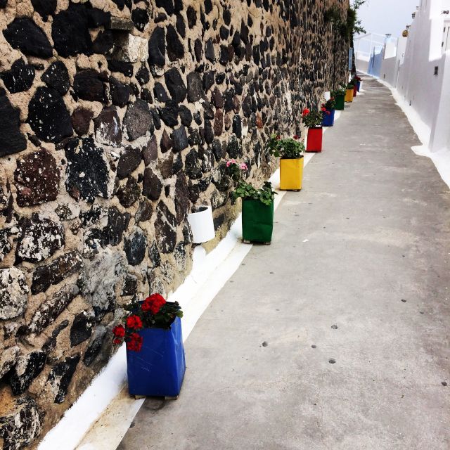 Fira: Guided Foodie Walking Tour with Tastings - Olive oil tasting that teaches you what to look for