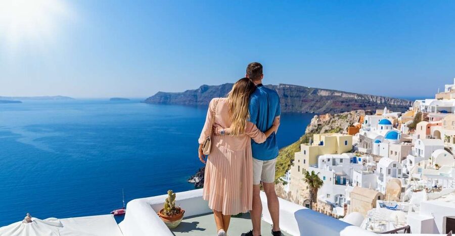 Fira: Traditional Villages Guided Day Trip with Oia Sunset - From your pick-up to Akrotiri: the Minoan story in stone