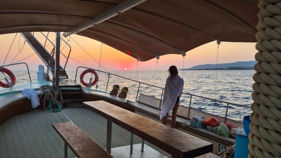 From Argostoli: Vardiani Island Sunset Cruise & Greek Meze - Greek meze buffet on board: what you can expect to eat