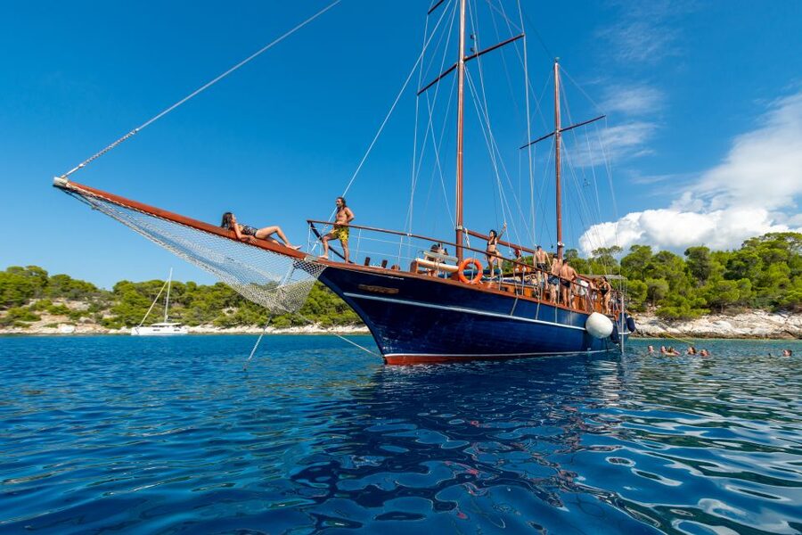 From Athens: Aegina, Agistri and Metopi Day Cruise w/ Lunch - Athens to Marina Zeas: Setting the tone before you leave the land